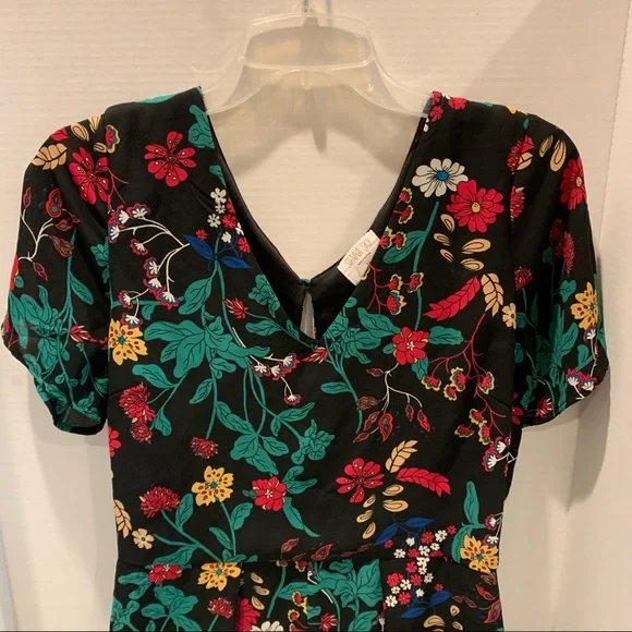 Sienna Sky black floral romper women’s large - Picture 4 of 12